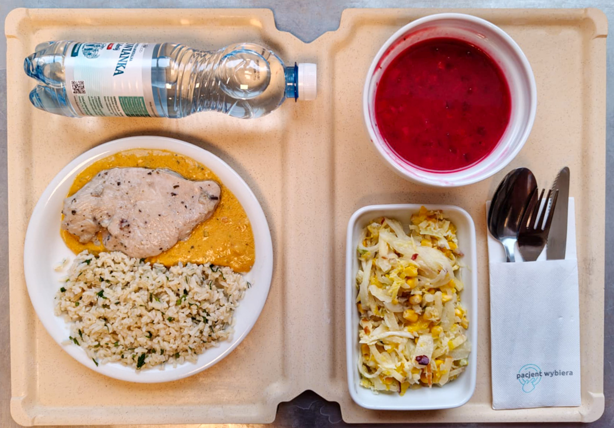  Barszcz czerwony z ziemniakami + 300 g (SOJ, MLE, SEL,) Filet z indyka pieczony dieta + 100 g Sos dyniowy + 100 g ( MLE,) Ryż biały z natką pietruszki + 200 g Surówka z kapusty pekińskiej z olejem + 150 g Woda mineralna n/g 0,5l 1 szt