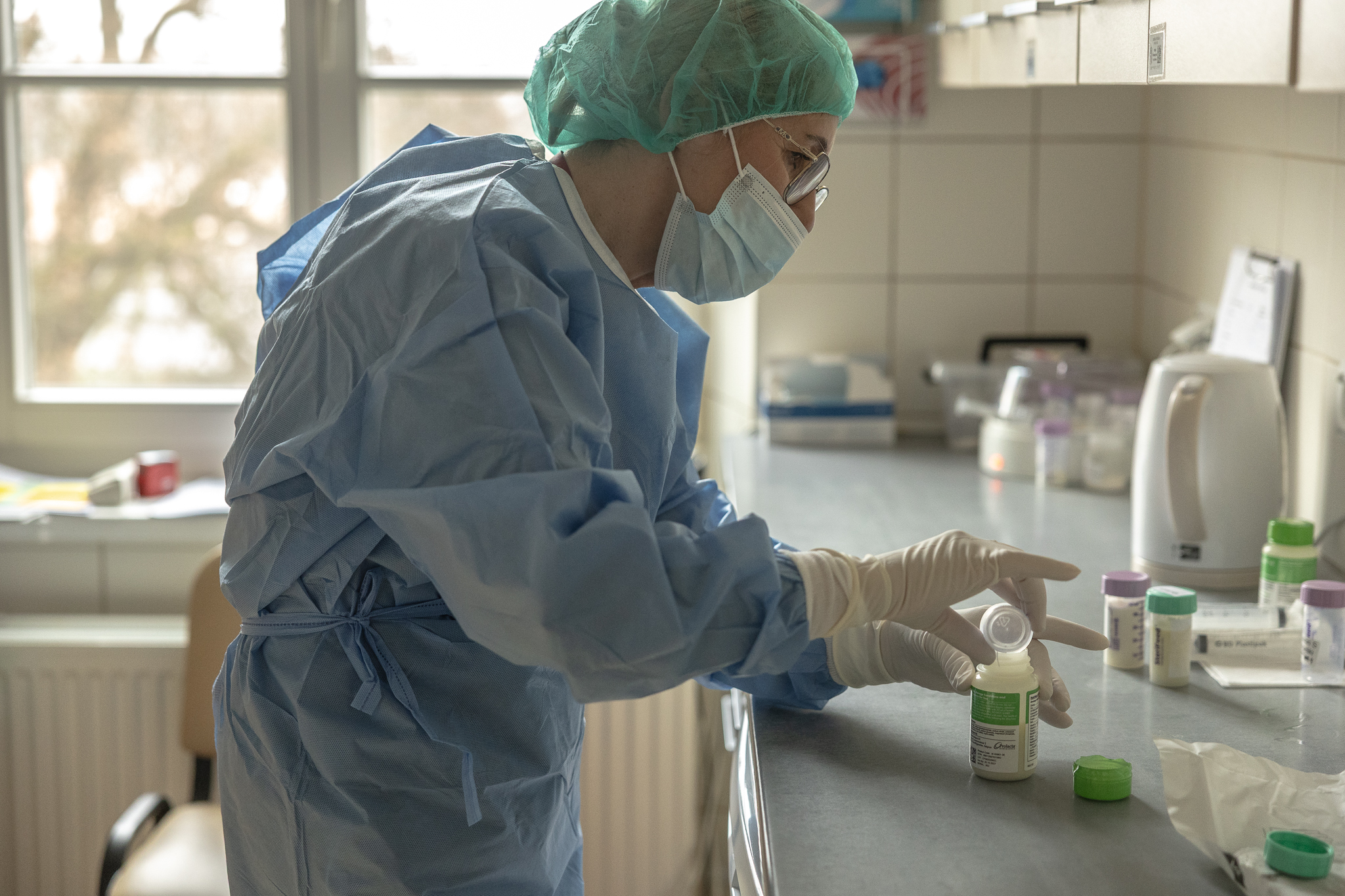 Przygotowanie mleka wraz ze wzmacniaczem Humavant w O/K Neonatologii