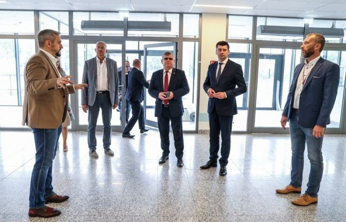 Wizyta Marszałka Witolda Kozłowskiego i wicemarszałka Łukasza Smółki w nowej siedzibie Szpitala Uniwersyteckiego