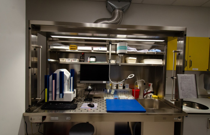 PRACOWNIA HISOPATOLOGII - pracownia formalinowa - stół formalinowy (2)