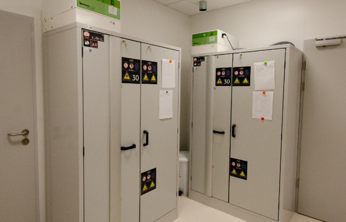 PRACOWNIA HISOPATOLOGII - szafy odczynnikowe