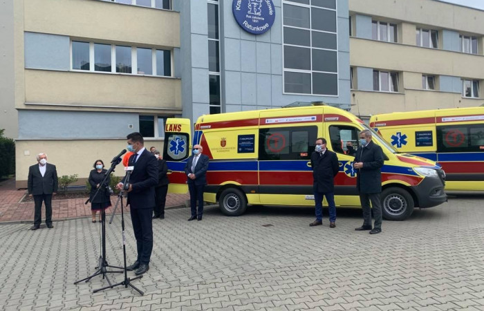 97428474_566704057608226_1718677815429169152_n