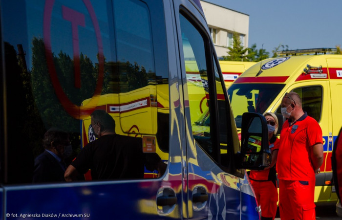 zbliżenie na karetki