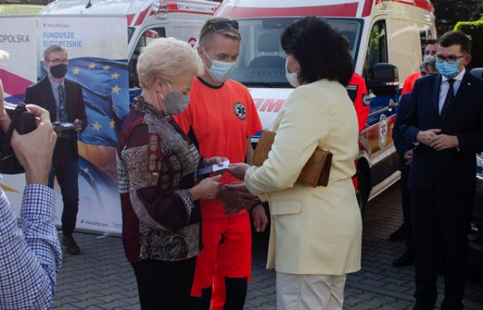 uroczyste wręczenie kluczy do karetek