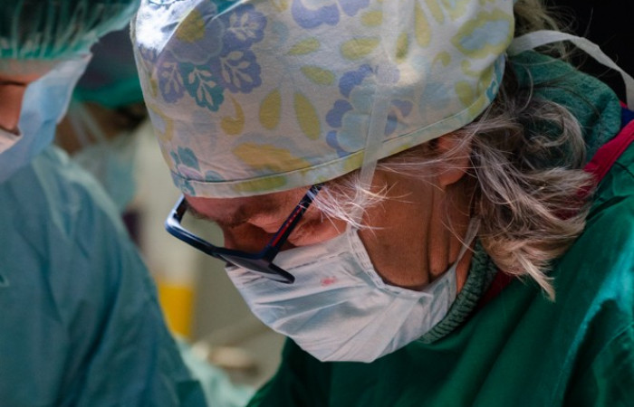 Operacja zbliżenie na prof. dr hab. med. FEBU Piotra Chłostę, Kierownika Oddziału Klinicznego Urologii i Urologii Onkologicznej