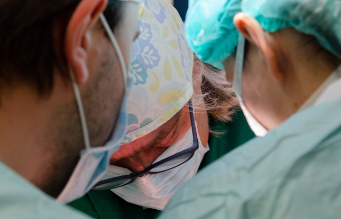 Operacja zbliżenie na prof. dr hab. med. FEBU Piotra Chłostę, Kierownika Oddziału Klinicznego Urologii i Urologii Onkologicznej