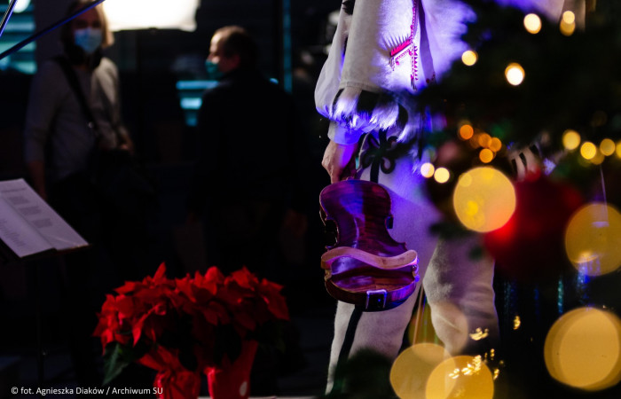 Zbliżenie na elementy wystroju sceny 