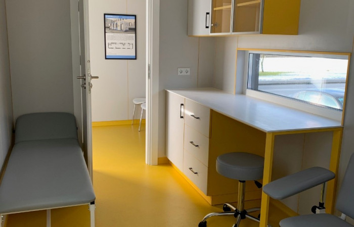 Wnętrze prototypu Mobilnego Punktu Szczepień przeciw Covid-19