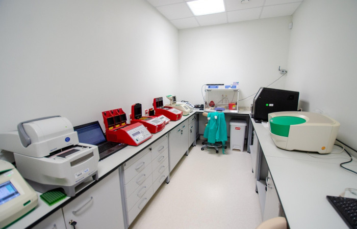 Sprzęt  Zakładu Diagnostyki Hematologicznej i Genetyki przy sprzęcie 