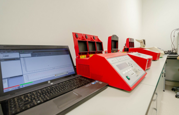 Sprzęt  Zakładu Diagnostyki Hematologicznej i Genetyki - zbliżenie 