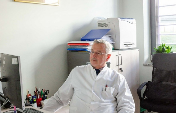 prof. dr hab. med. Aleksander Garlicki, Kierownik Oddziału Kliniczny Chorób Zakaźnych