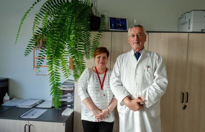 prof. dr hab. med. Aleksander Garlicki, Kierownik Oddziału Kliniczny Chorób Zakaźnych ii sekretarka 