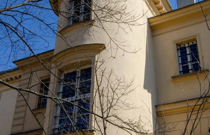 Zdjęcie budynku z zewnątrz - zbliżenie na fasadę