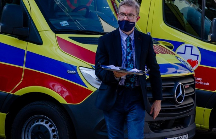 Uroczyste przekazanie ambulansów