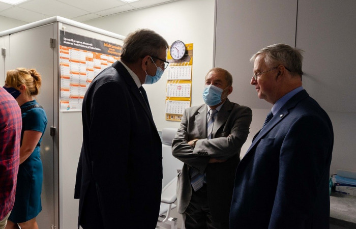 uroczysta inauguracja otwartego aparatu rezonansu magnetycznego