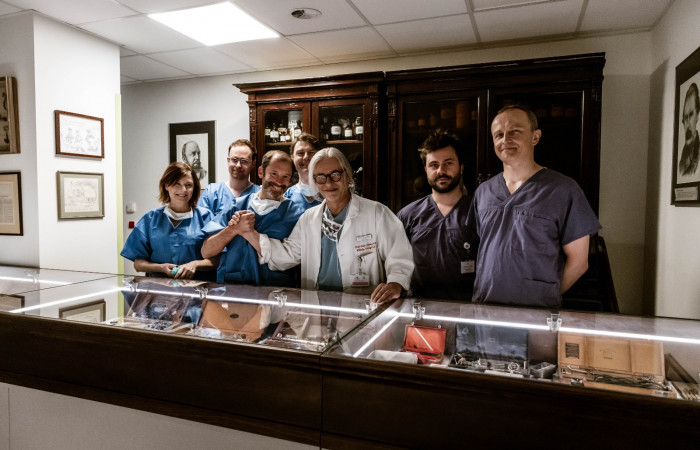 Profesor Piotr Chłosta wraz z zespołem. Oddział Kliniczny Urologii i Urologii Onkologicznej.