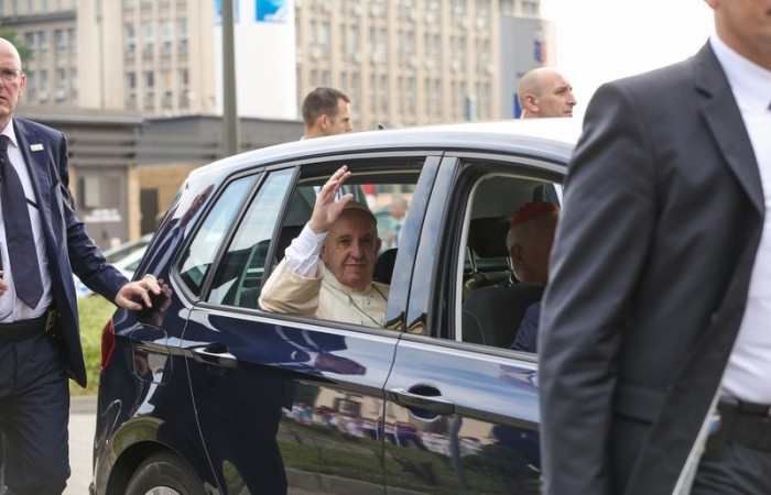 ojciec_swiety_z_wizyta_w_szpitalu_uniwersyteckim_11