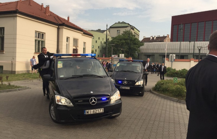 ojciec_swiety_z_wizyta_w_szpitalu_uniwersyteckim_2