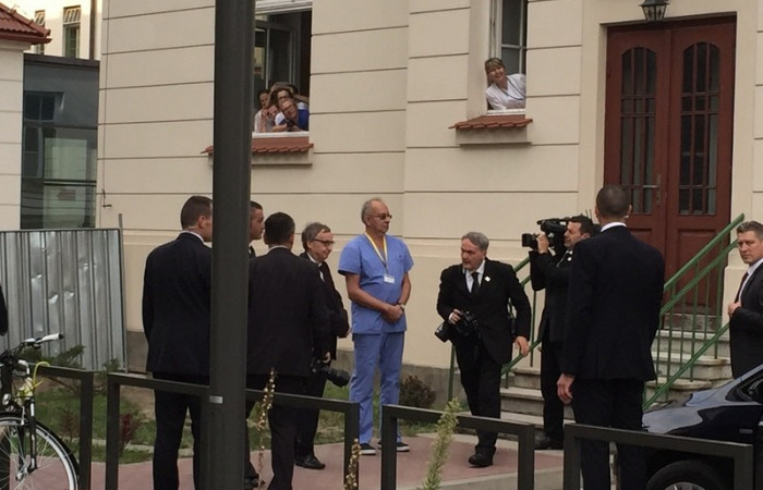 ojciec_swiety_z_wizyta_w_szpitalu_uniwersyteckim_3