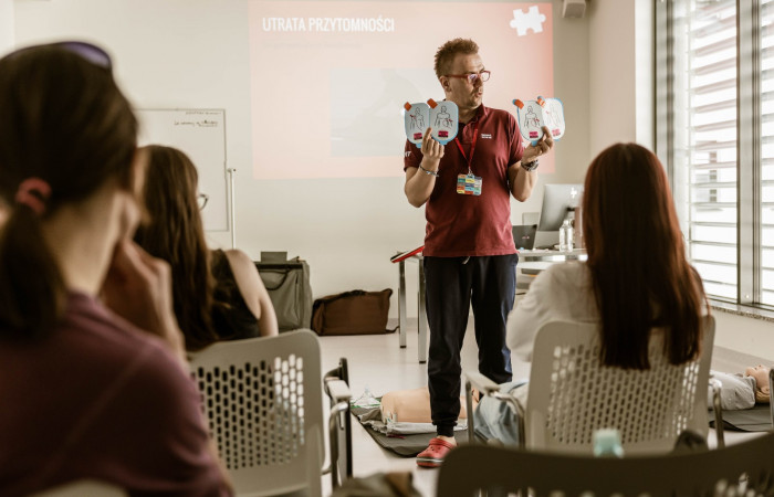 Bezpłatne szkolenie z zakresu pierwszej pomocy (szkolenie RKO), przeprowadzane przez wysokospecjalistyczny zespół SWIT w ramach Dni Otwartych Funduszy Europejskich 2024
