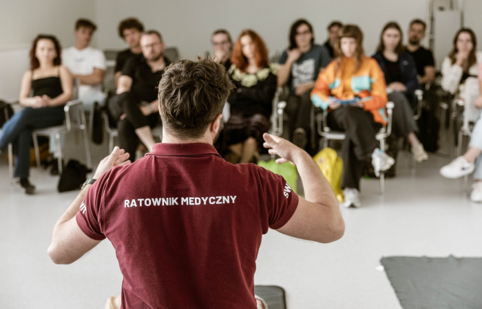 Bezpłatne szkolenie z zakresu pierwszej pomocy (szkolenie RKO), przeprowadzane przez wysokospecjalistyczny zespół SWIT w ramach Dni Otwartych Funduszy Europejskich 2024