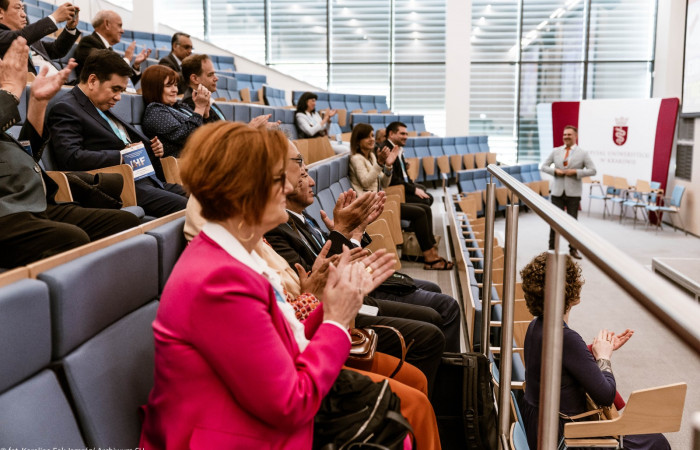 Dyrektorzy zrzeszonych w Światowej Federacji Szpitali oraz Polskiej Federacji Szpitali z Wizytą w Szpitalu Uniwersyteckim w Krakowie