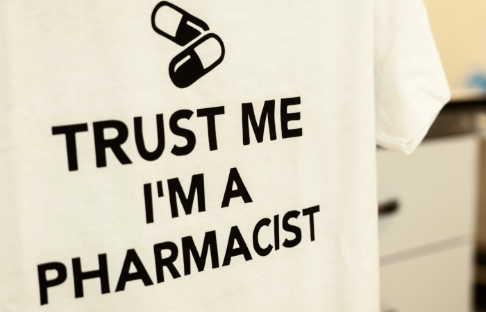 koszulka z napisem trust me i am pharmacist