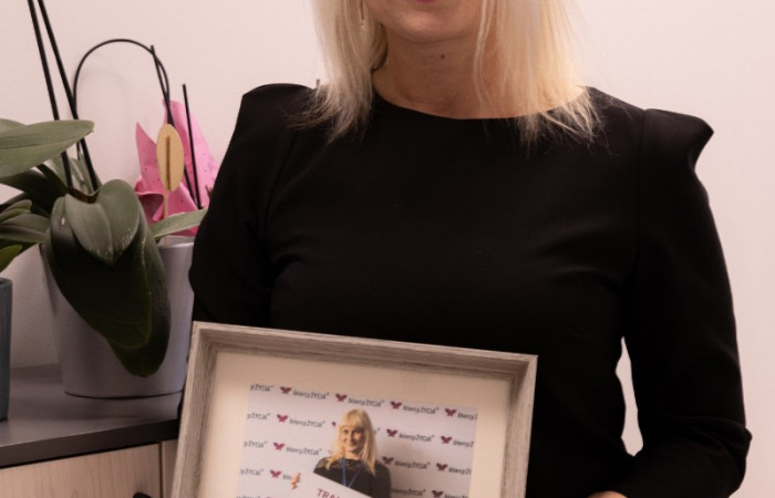 1 (9)_Easy-Resize.com