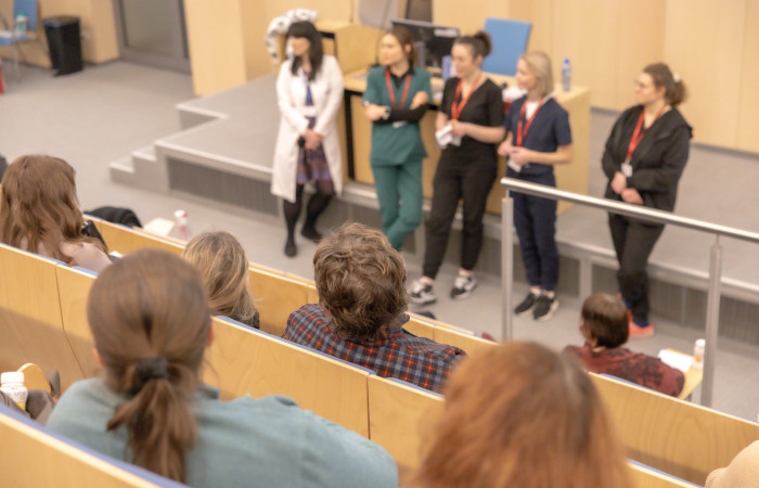 spotkanie grupy wsparcia dla pacjentów chorujących na otyłość.