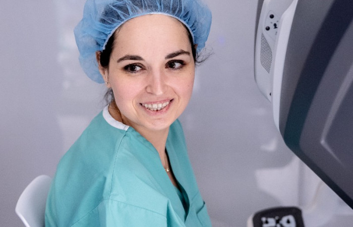 Lek. Joanna Spaczyńska podczas operacji robotycznej