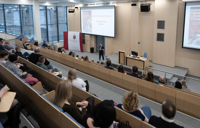 spotkanie na auli - zespół z Centrum Chirurgicznego Leczenia Otyłości 