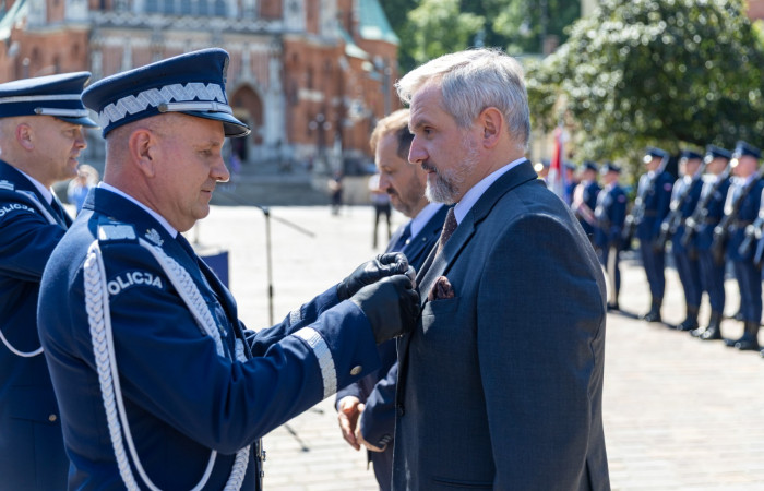 Dyrektor Szpitala Uniwersyteckiego w Krakowie odznaczony Brązowym Medalem „Za Zasługi dla Policji”